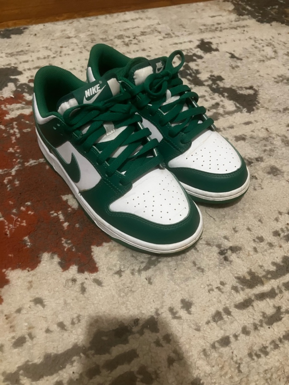 Nike Kids Low-Top Sneakers in White and Green